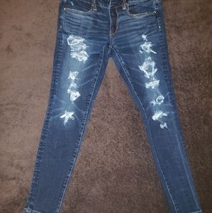 American Eagle distressed jegging size 6 short